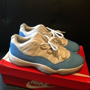 Air Jordan 11 lows “University Blue”